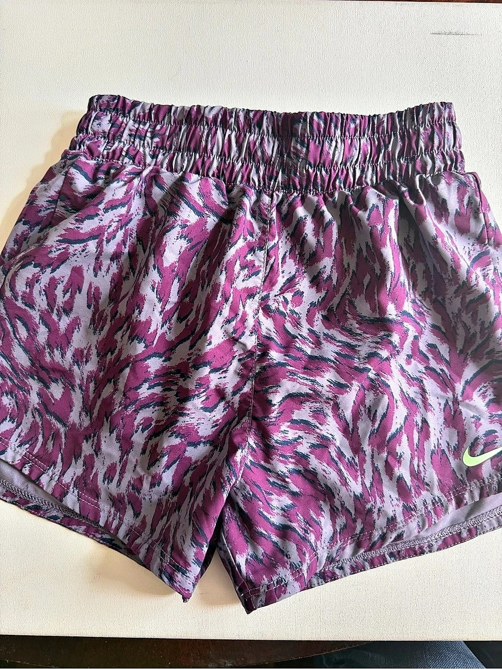 Nike girls Animal Print Athletic Shorts in Pink Large